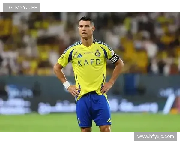 C罗主罚点球失误门将被骗却射门偏出令人失望的表现 C罗主罚点球失误门将被骗却射门偏出令人失望的表现