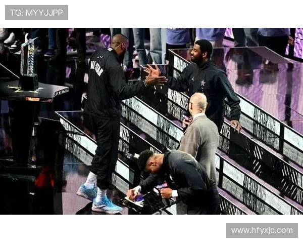 2019年NBA全明星赛首次中国举办，詹姆斯字母哥分队对阵，新秀挑战赛精彩纷呈